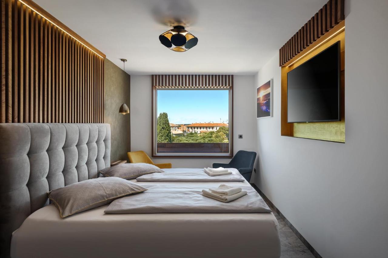 Hotel Porec Bagian luar foto