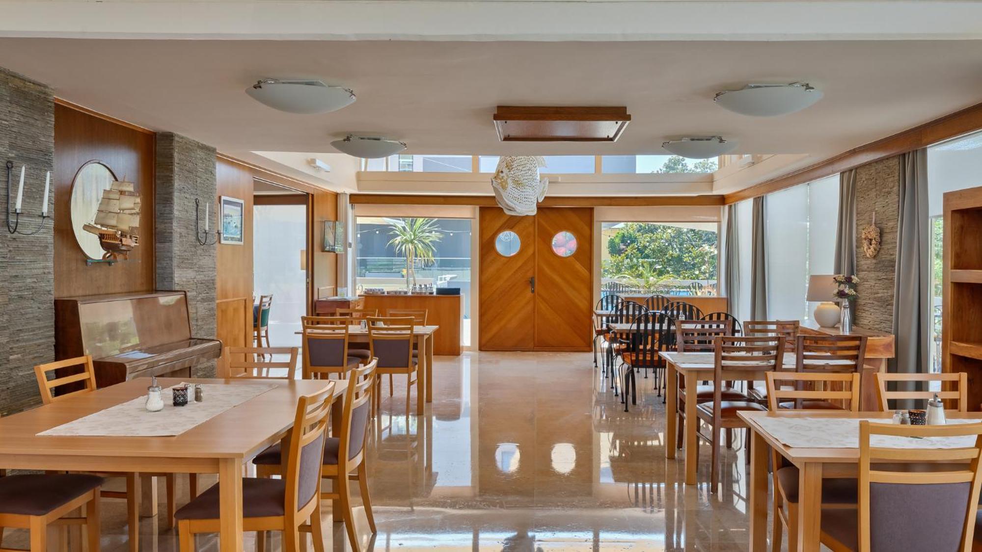 Hotel Porec Bagian luar foto