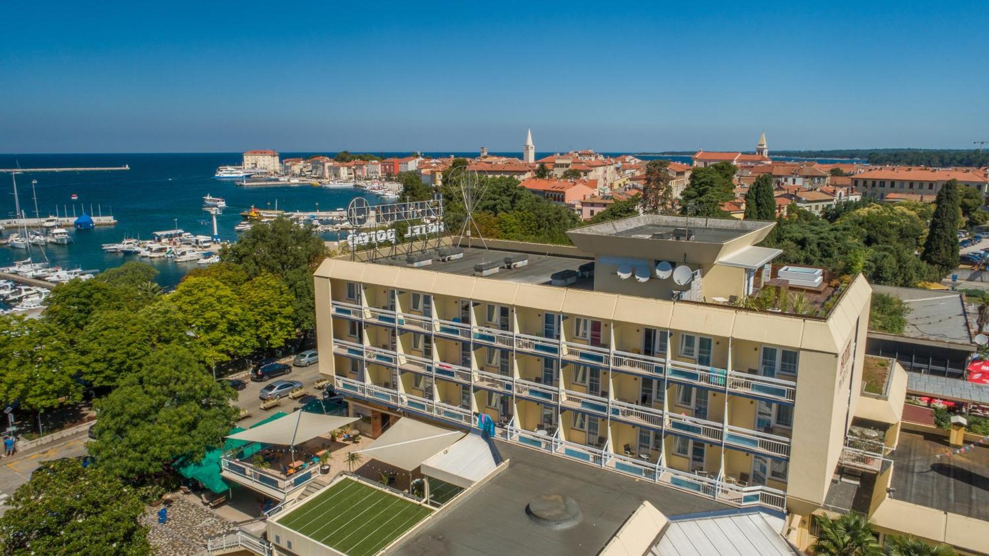 Hotel Porec Bagian luar foto