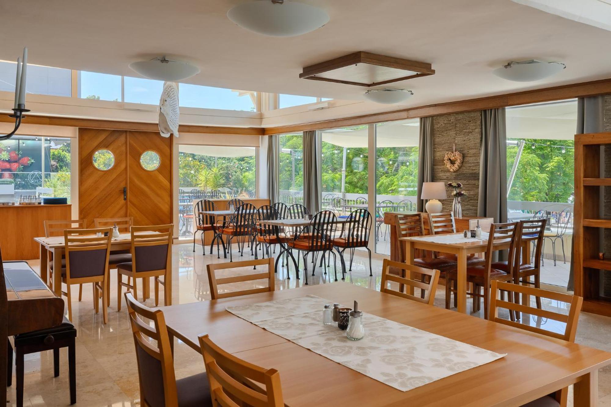Hotel Porec Bagian luar foto