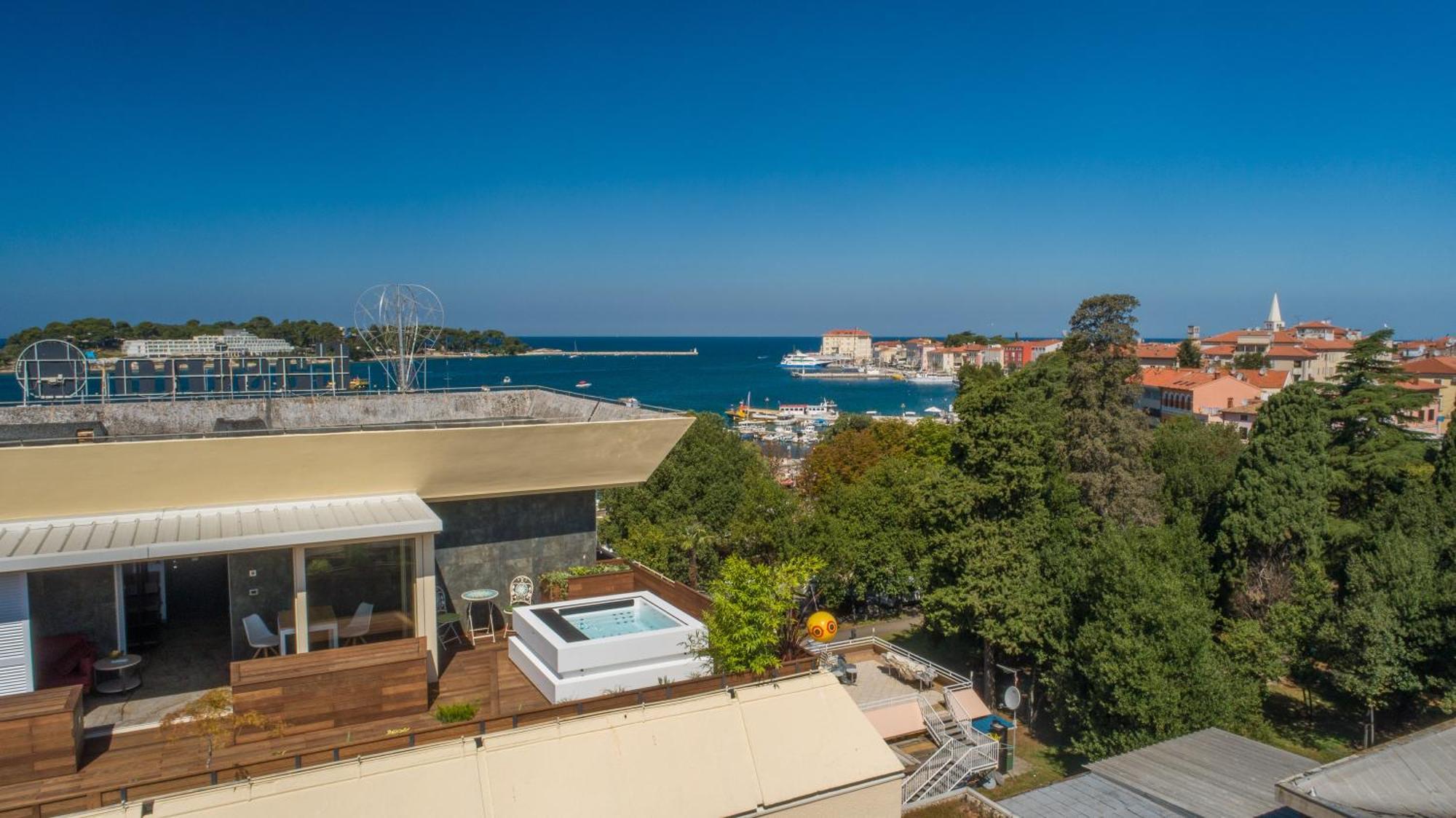 Hotel Porec Bagian luar foto