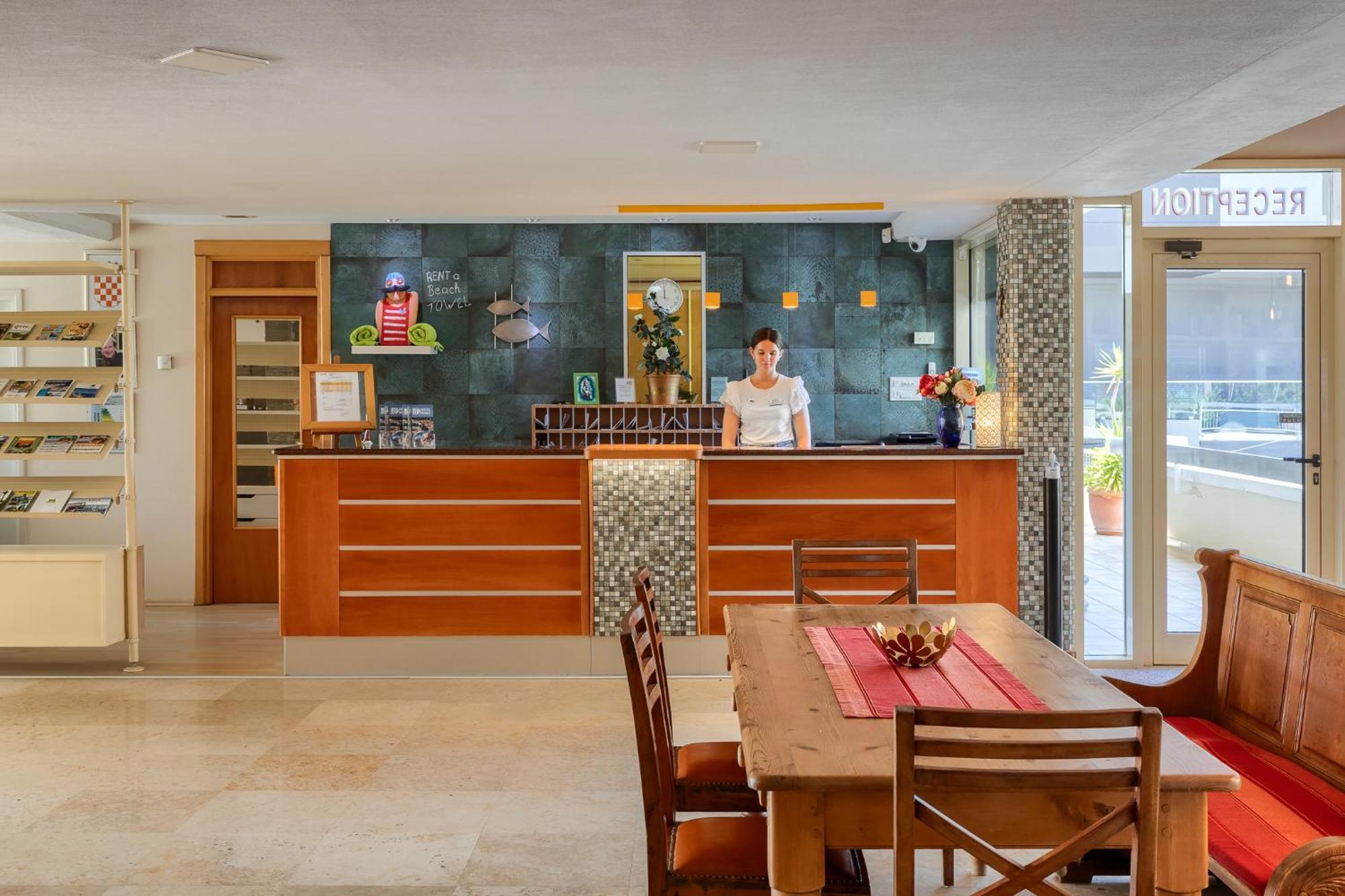 Hotel Porec Bagian luar foto