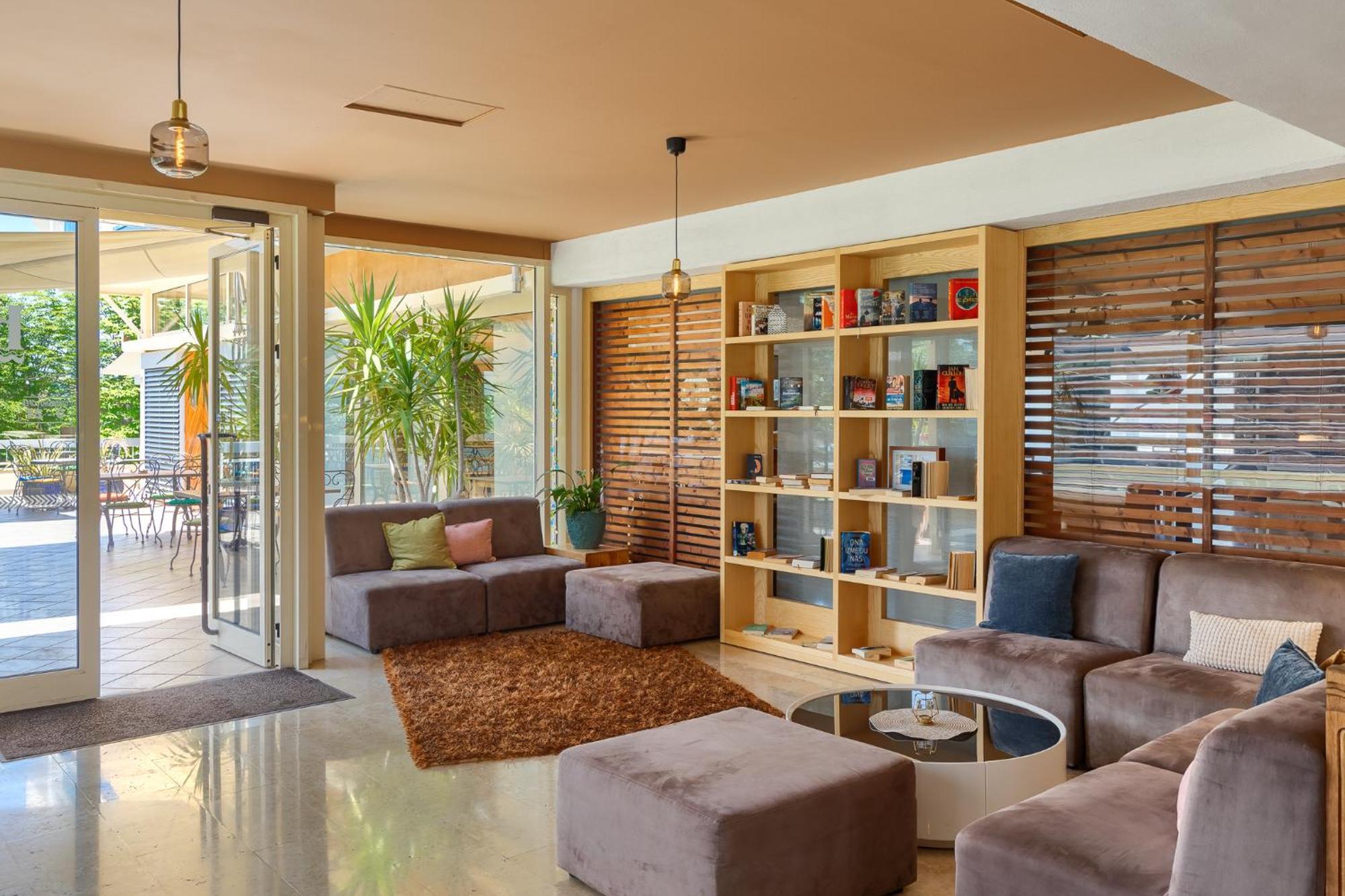 Hotel Porec Bagian luar foto