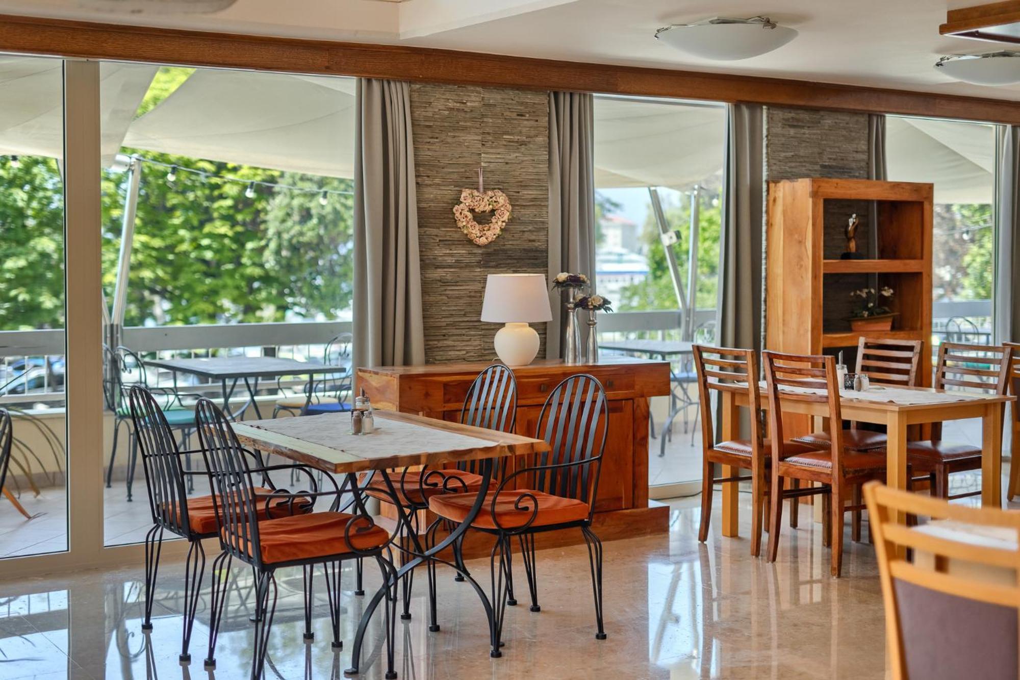 Hotel Porec Bagian luar foto