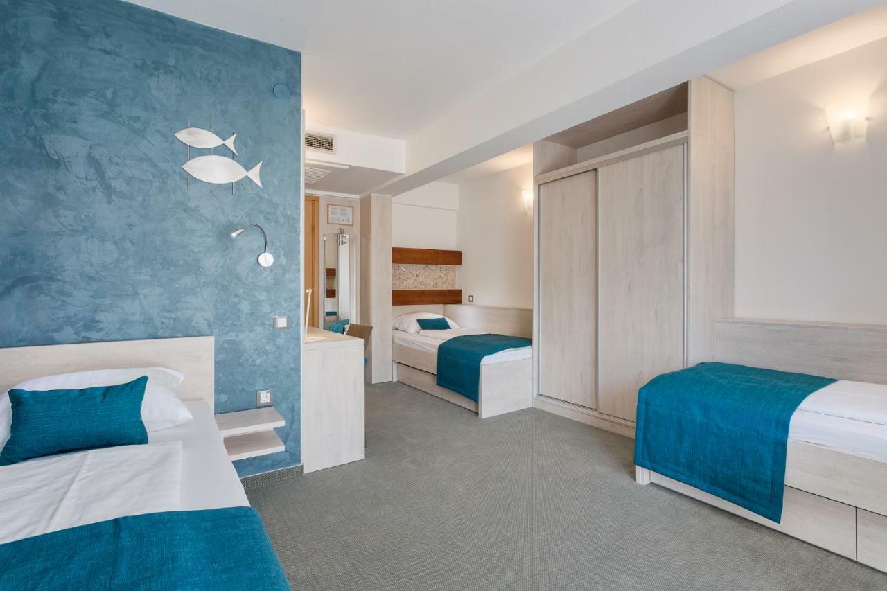Hotel Porec Bagian luar foto