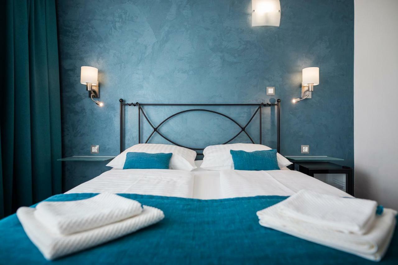 Hotel Porec Bagian luar foto