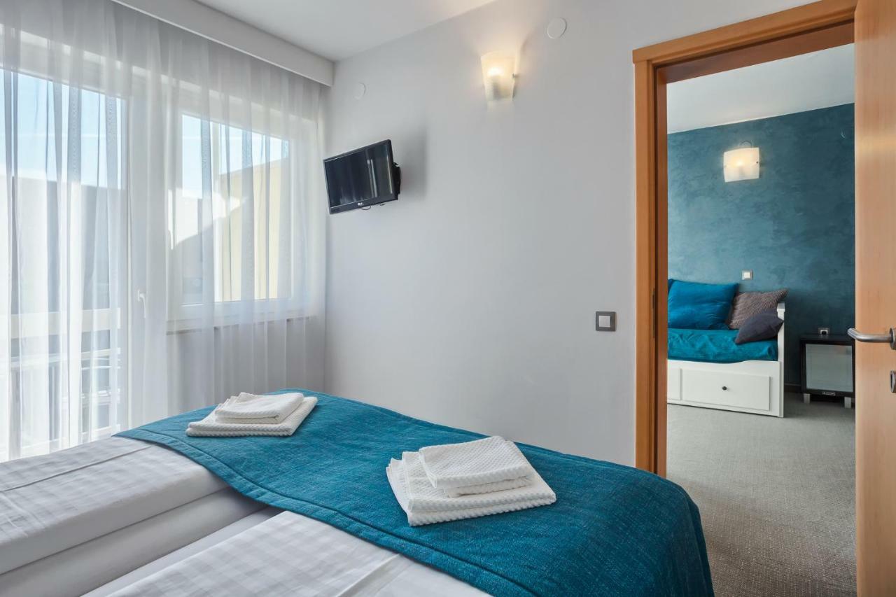 Hotel Porec Bagian luar foto