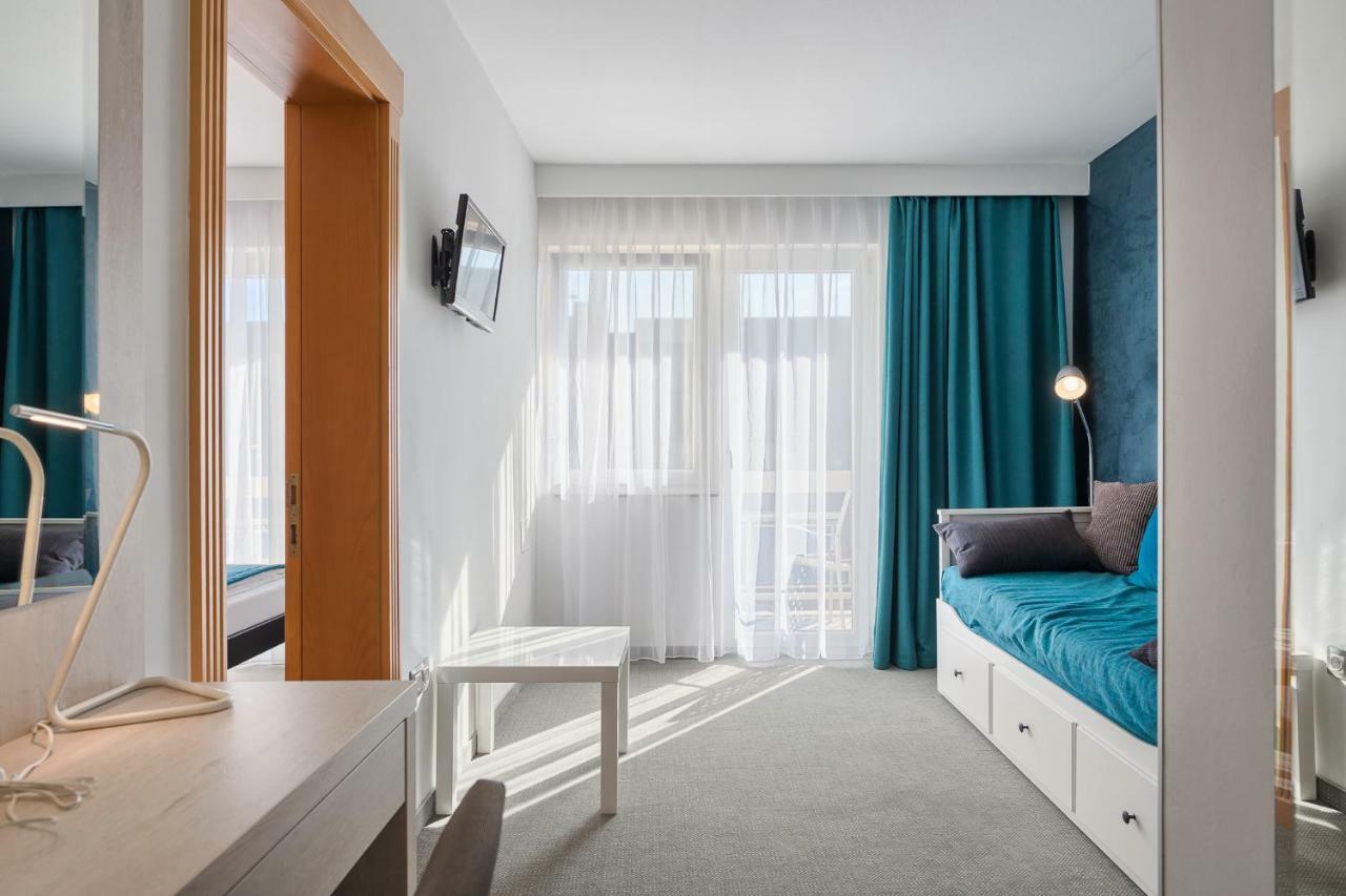 Hotel Porec Bagian luar foto