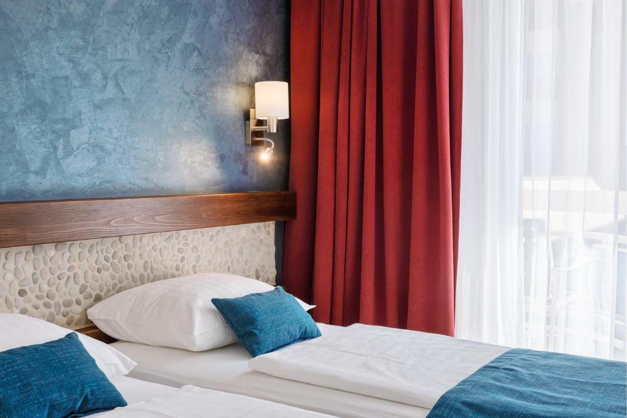 Hotel Porec Bagian luar foto